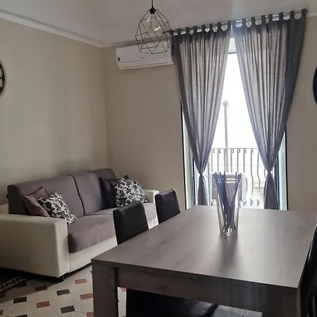 Sisma Apartment